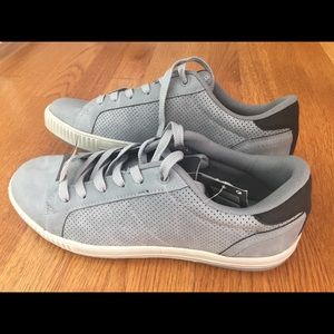 NWT Memory foam sneakers grey big boys’ size 7